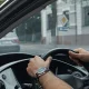 ¿Se puede adelantar por la derecha en España?