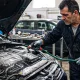 ¿Se puede lavar el motor del coche con agua?