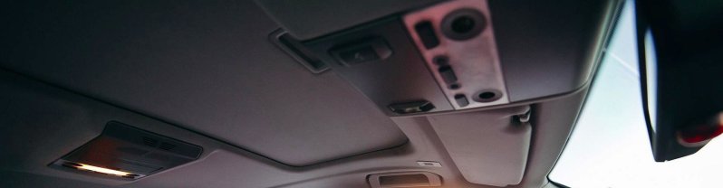 ¿Cómo arreglar el techo del coche despegado?