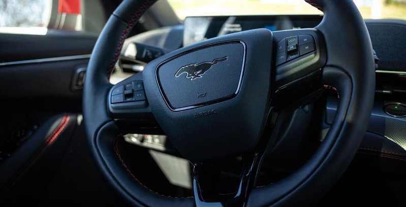 Volante Ford Mustang (2)