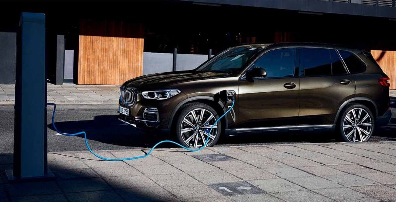 BMW X5 Xdrive45e exterior 1