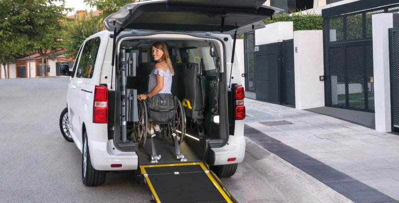 Toyota Proace Verso Shuttle VX Plus exterior trasera 4