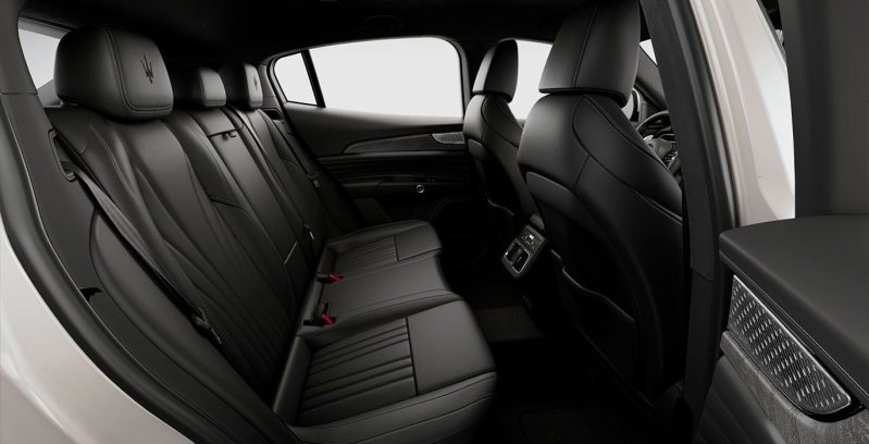 MASERATI Grecale Modena interior perfil