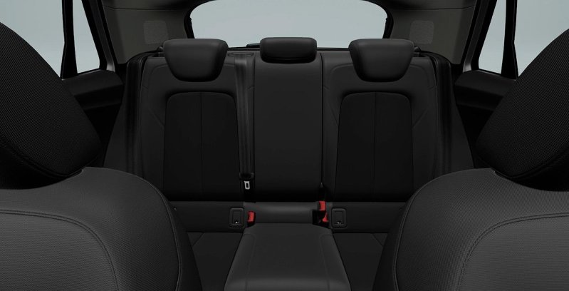 AUDI Q2 Advanced 30 TDI interior trasera