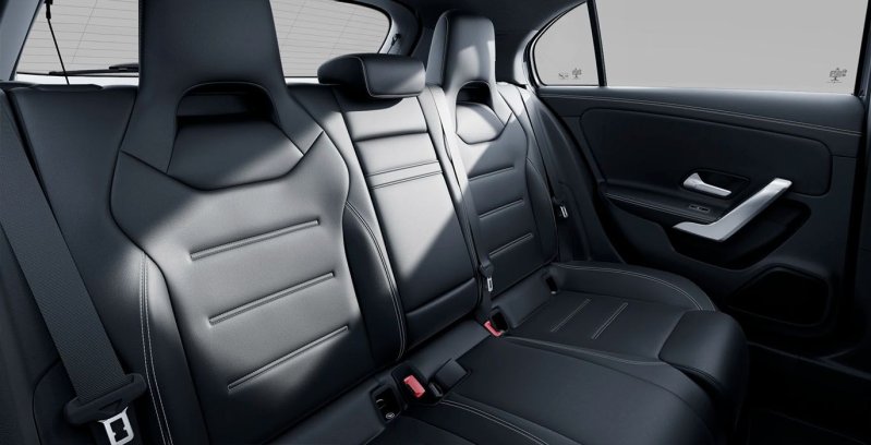 Mercedes-Benz Clase A 250 e interior trasera