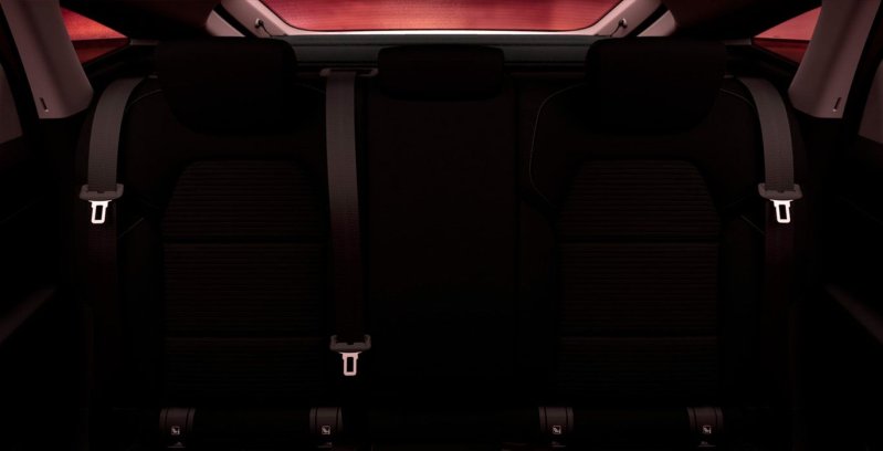 Renault Arkana E-Tech Full Hybrid Evolution interior trasera