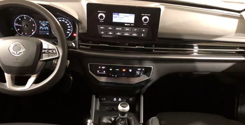 SsangYong Musso Sports D22 DTR Pro 4X4 MT interior delantera 2