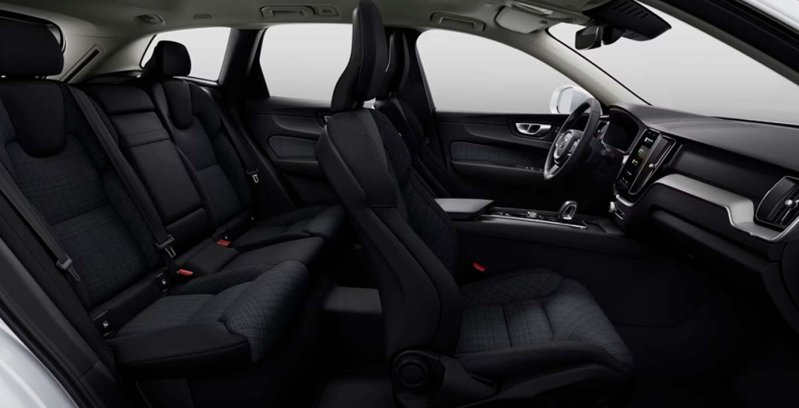 VOLVO XC60 2.0 B5 G AWD Core Auto interior trasera