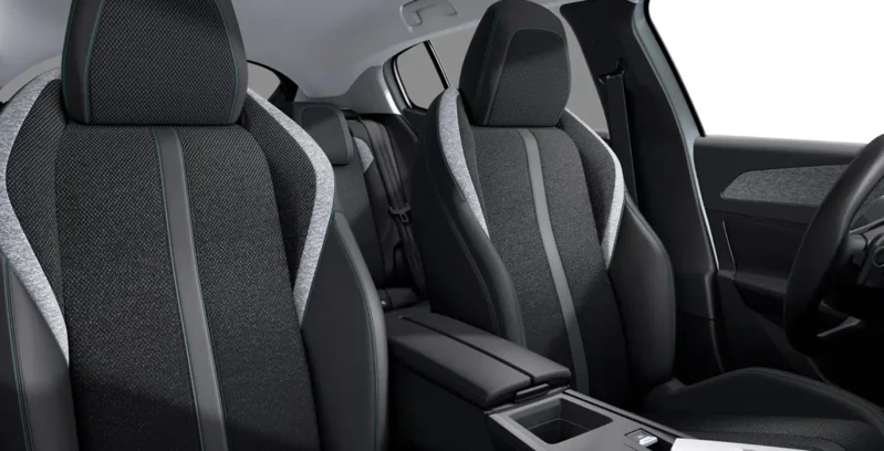 Peugeot 408 Allure Hybrid interior trasera