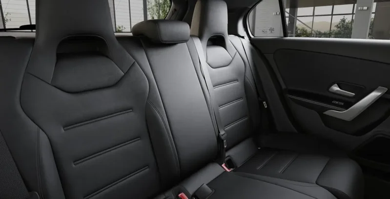 Mercedes-Benz Clase A 200d interior trasera