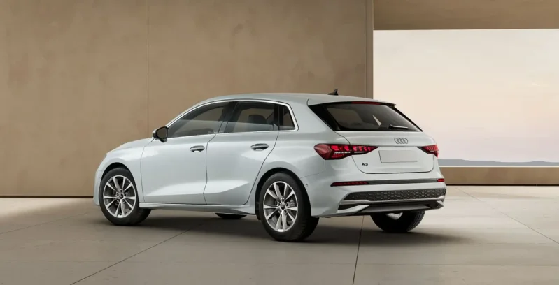 AUDI-A3-Sportback-Advanced-35-TFSI-S-Tronic-trasera