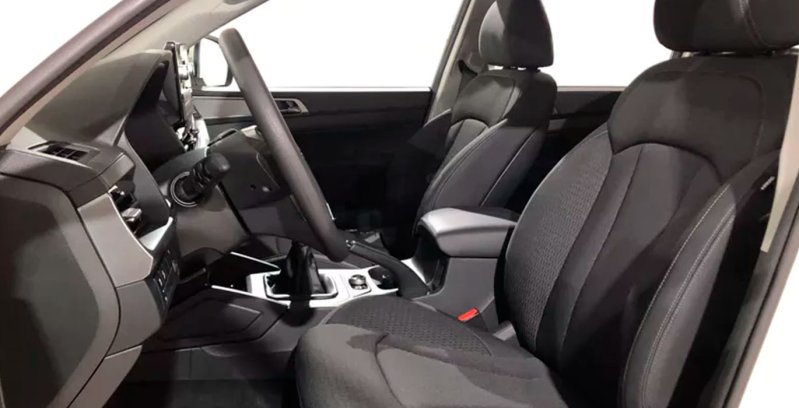 SsangYong-Musso-Sports-D22-DTR-Pro-4X4-MT-interior-delantera