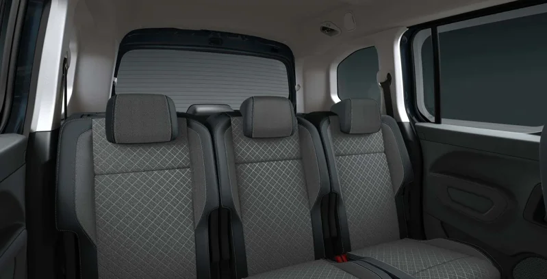 OPEL-COMBO-ULTIMATE-1.5-TD-130CV-SS-AT8-AUTOMATICO-interior-trasera-1